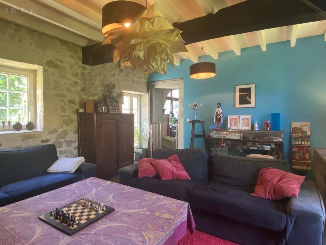 B76FA8DA198B48449D9F7B743499CA3B - Maison à LIBOURNE