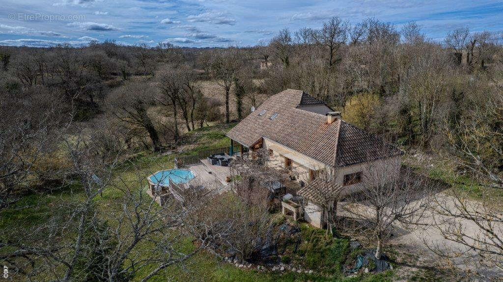 Agréable Contemporaine sur 2500 m2 avec vue et piscine hors sol - photo 3