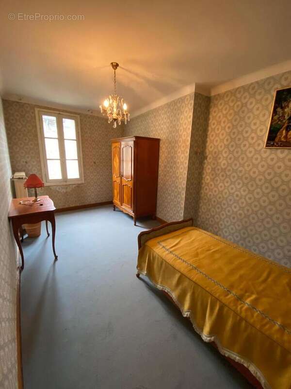 Maison à LE PUY-NOTRE-DAME