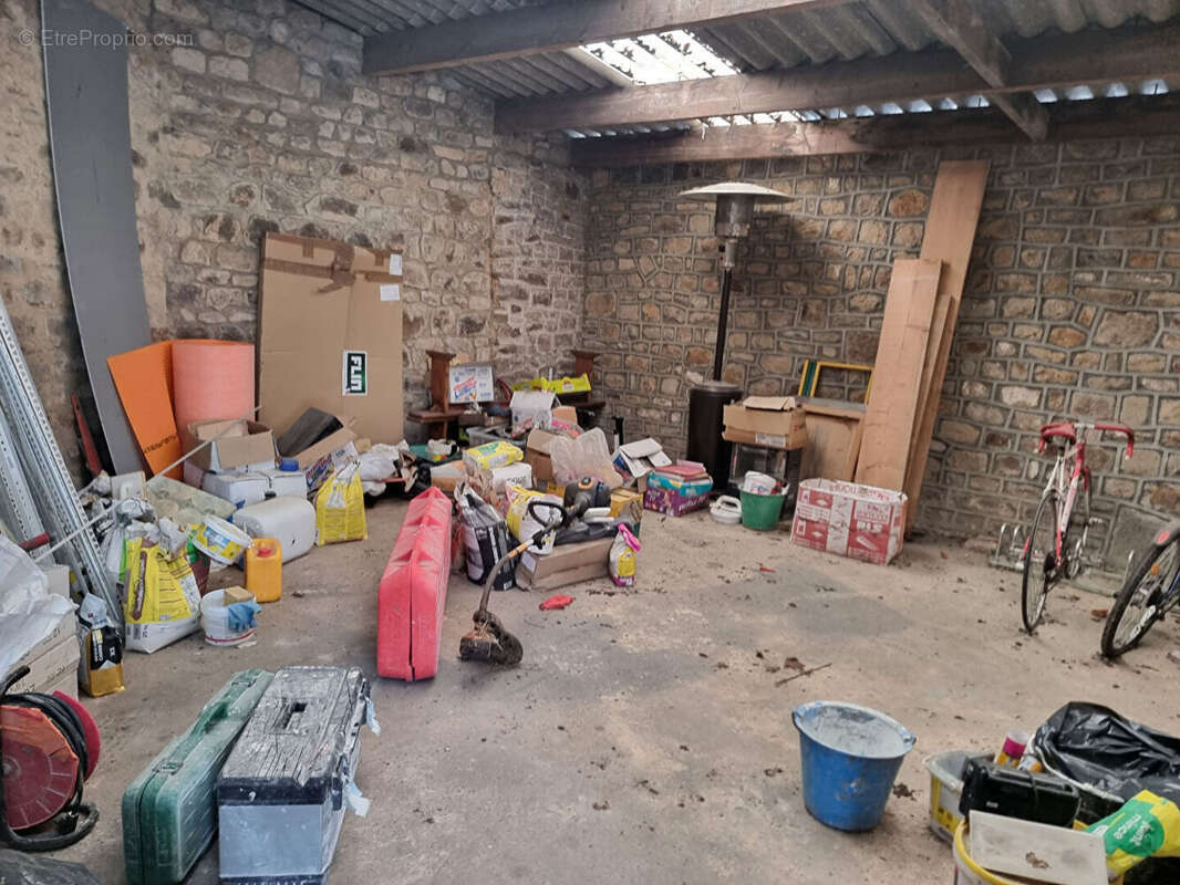 Garage 50 m²  centre-ville de ducey-les-chéris - photo 2