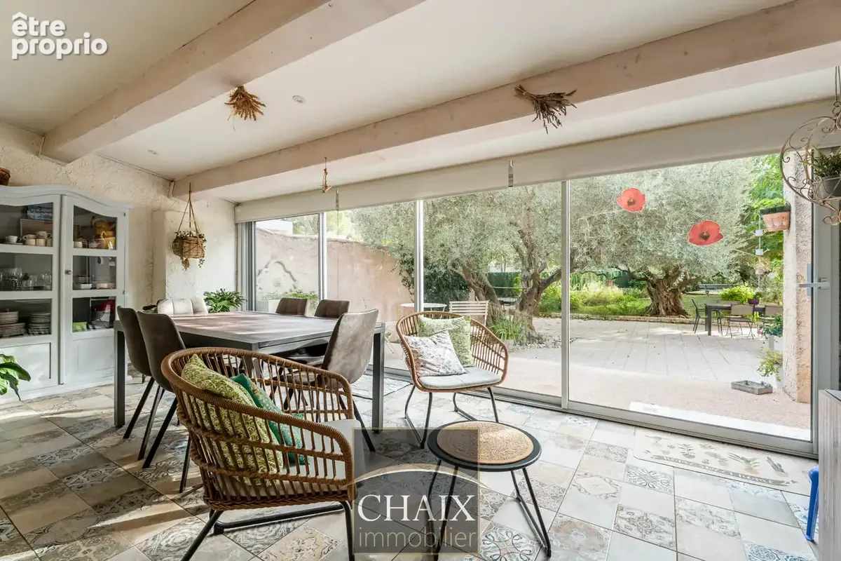 Maison de 186 m2 avec t2 indépendant, piscine et terrain de 1 750 m2 - photo 11