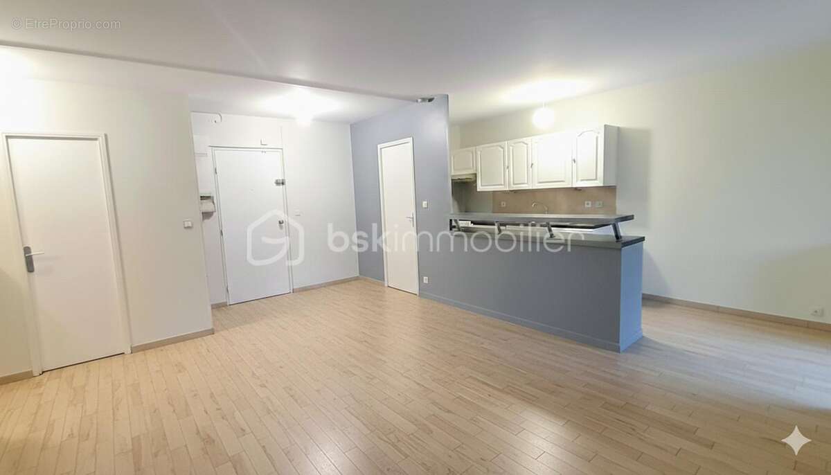 Appartement à VAUX-LE-PENIL