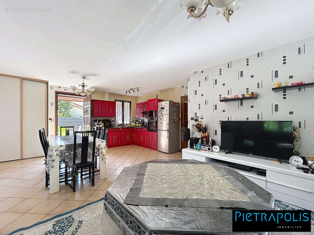 Maison 160 m² à Meyzieu  - photo 2