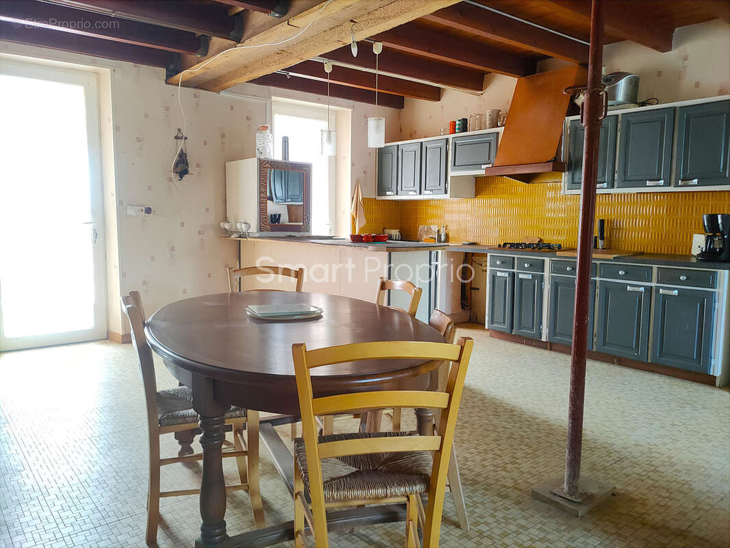 Maison de ville ancienne  97m2 - grand garage- saint-mariens - photo 3