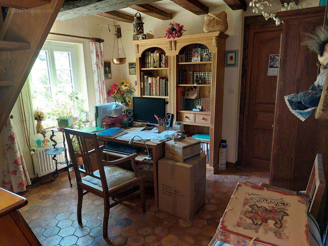 Ancien corps de ferme avec dépendances 1.3 Hectare - photo 7