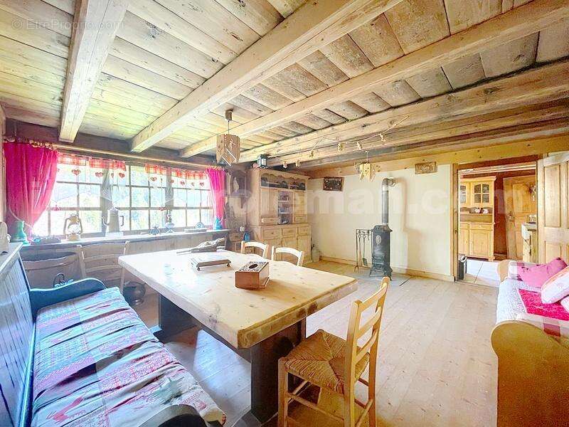 Chalet_D'Alpage_Brizon_Bonneville_secteur_calme_Nature_Residence_Secondaire_vue_montagne_rare_Atypique_frontière_Suisse_Genève_FRONTALIERS_salon_cuisine_terrain_boisé_ - Maison à BRIZON