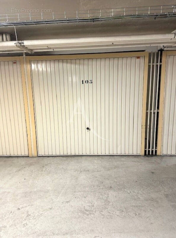 Parking à PARIS-7E