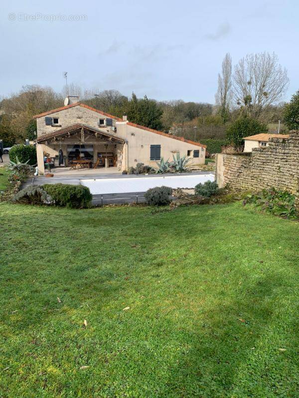 Maison à MOUZEUIL-SAINT-MARTIN