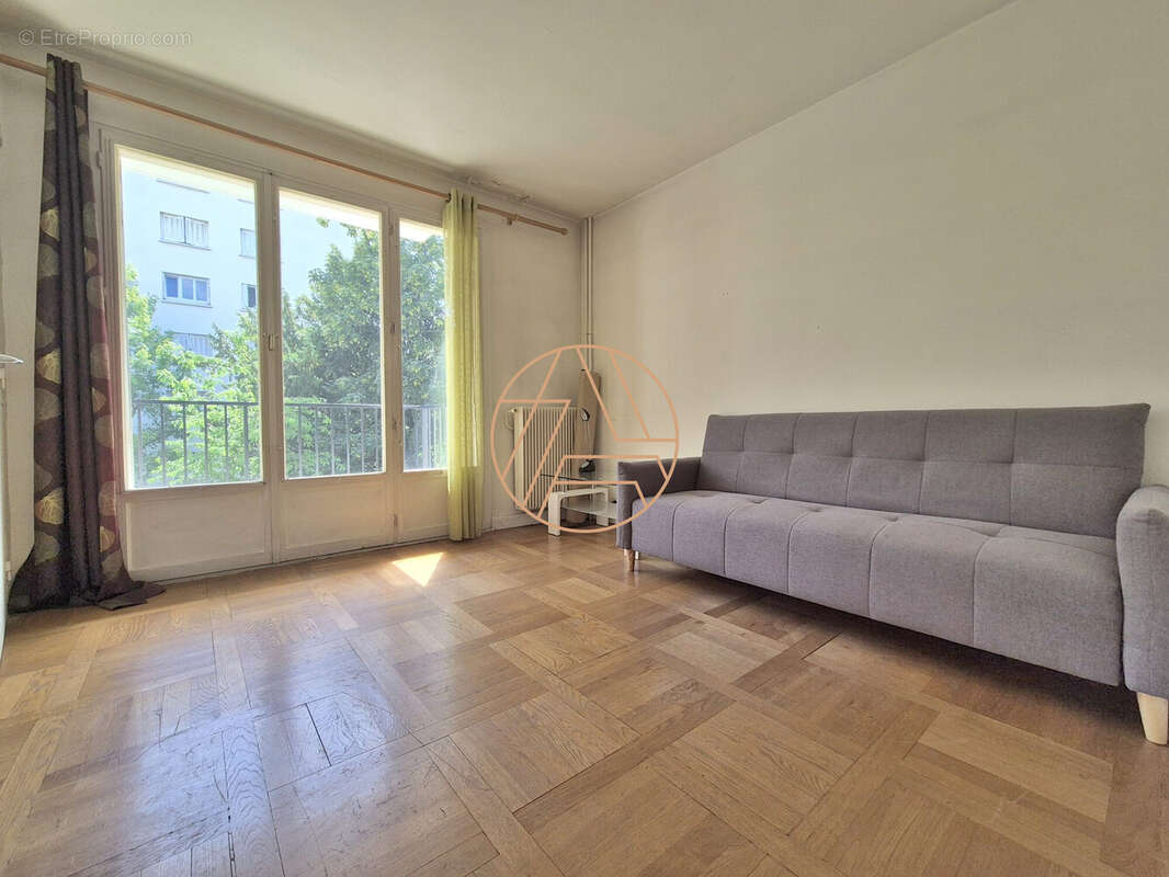 Appartement à SAINT-MAUR-DES-FOSSES