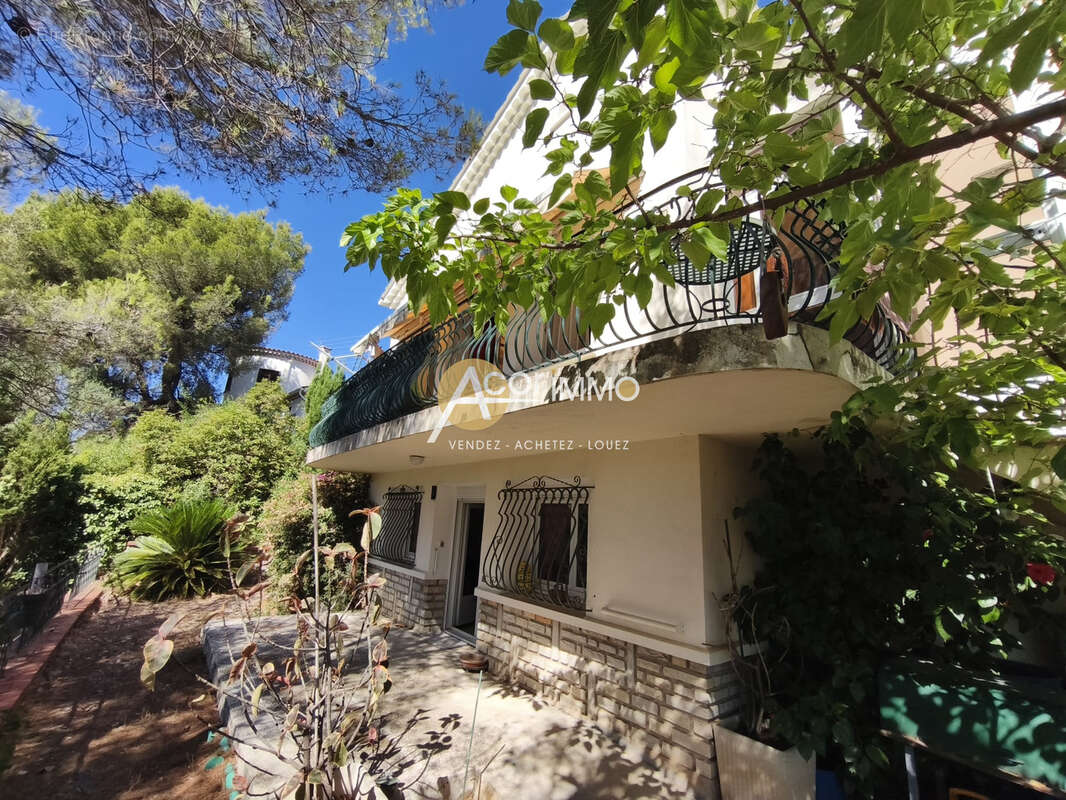 Maison familiale avec deux logements   Vue dégagée   Terrain de 940 m2 - Garage - photo 2