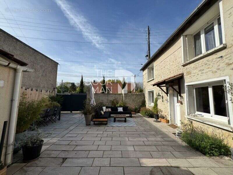 Maison à ORMOY-LA-RIVIERE