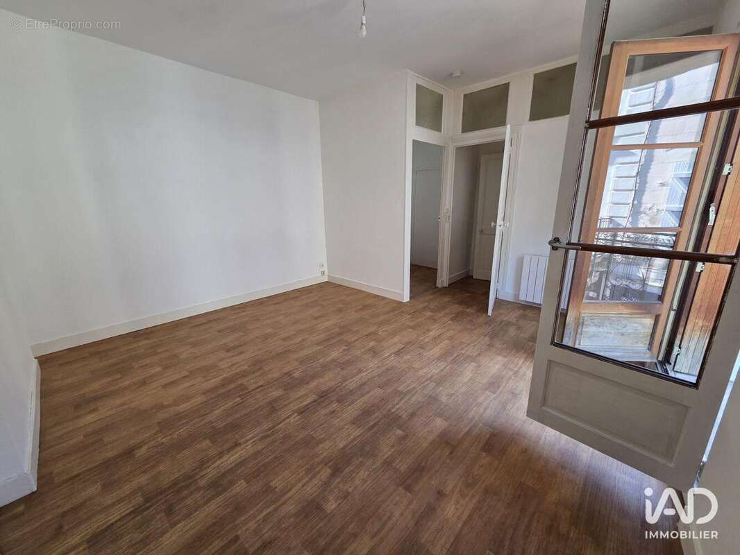 Photo 9 - Commerce à LOCHES