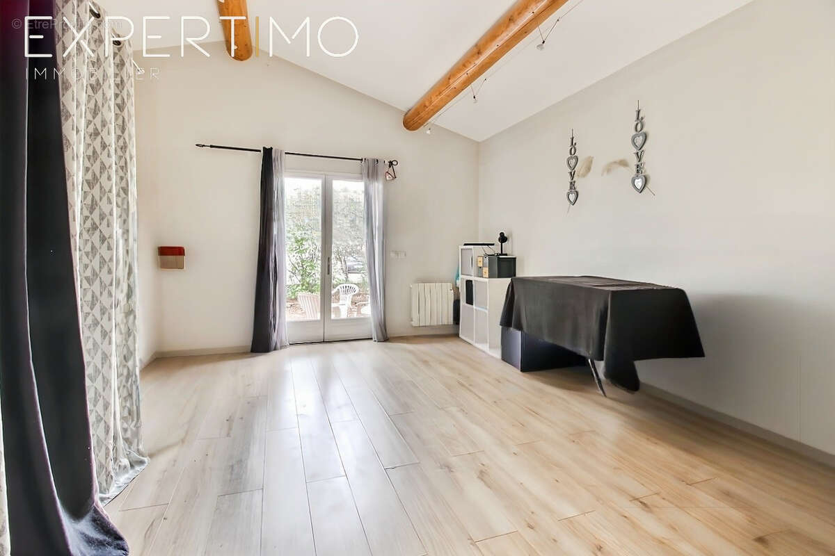 Pourrières : Maison T5 de Plain-Pied avec Piscine et Grand Jardin au Calme - photo 6