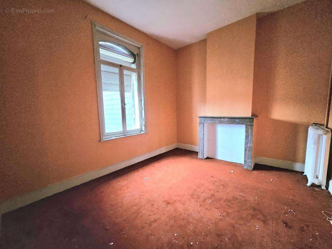 Maison bourgeoise - 165m² avec jardin clos et deux garages - photo 10