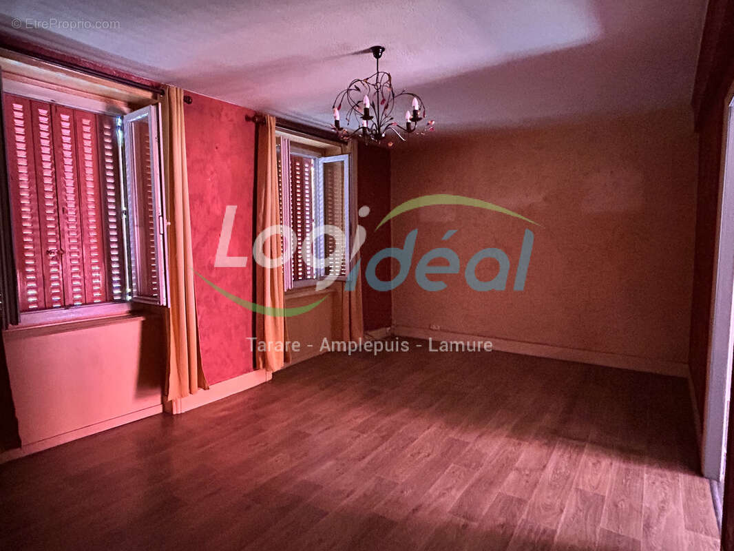Maison à AMPLEPUIS