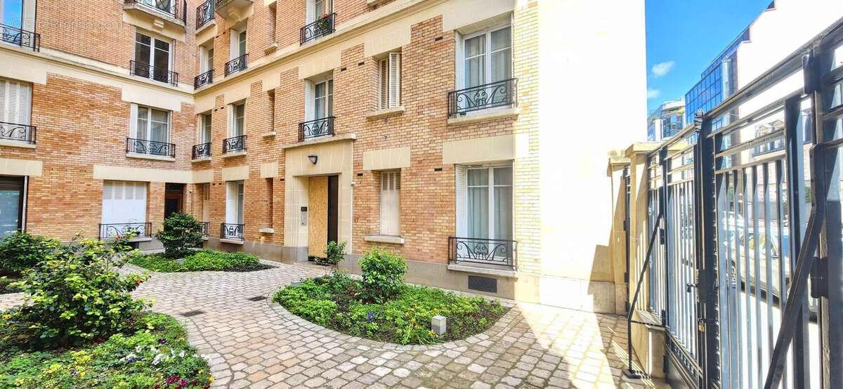 Appartement à NEUILLY-SUR-SEINE