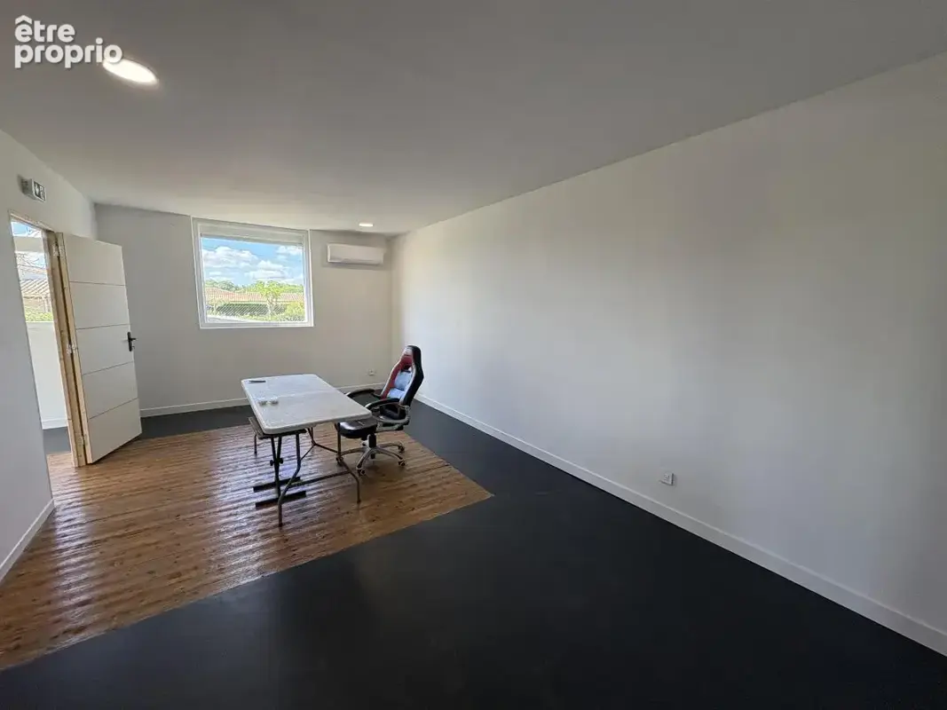 Commerce 202 m² à Saint-Hilaire-La-Palud  - photo 3