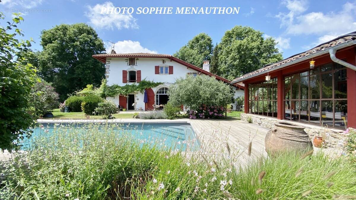 Maison à URT