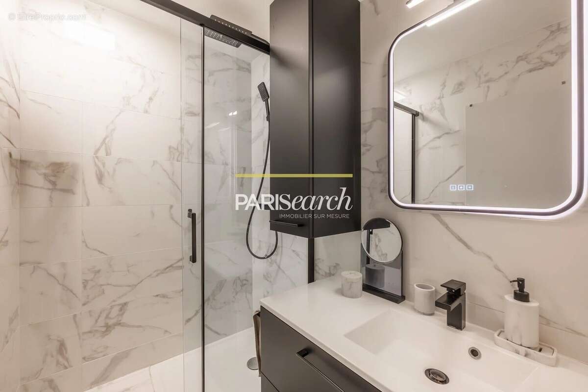 Appartement à LEVALLOIS-PERRET