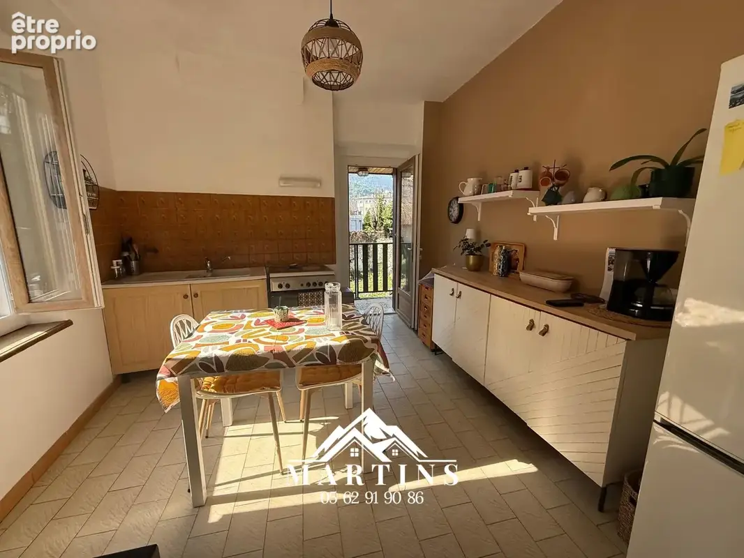 EXCLUSIVITE / ARGELES-GAZOST - Centre-ville - Maison édifiée sur 3 niveaux de 135m2 habitables + jardinet. - photo 9