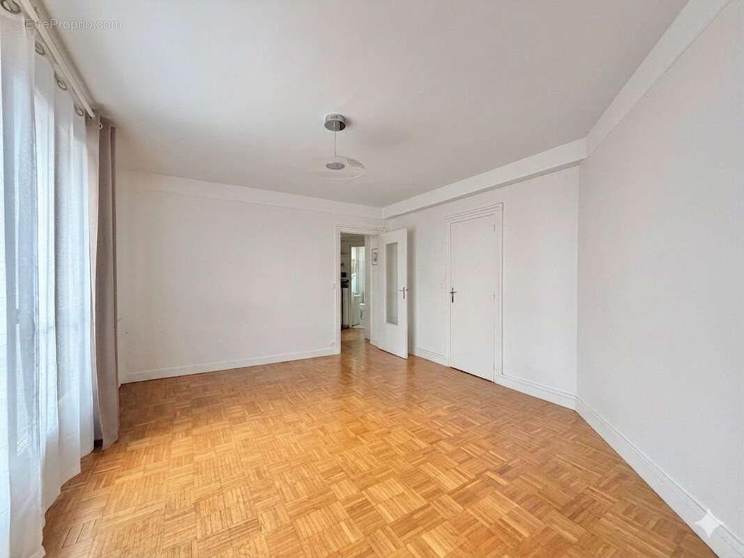 Appartement à LES LILAS