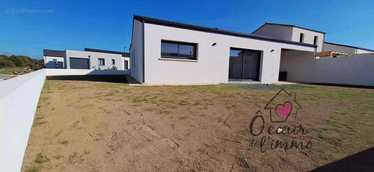 Maison à SAINT-MACAIRE-EN-MAUGES