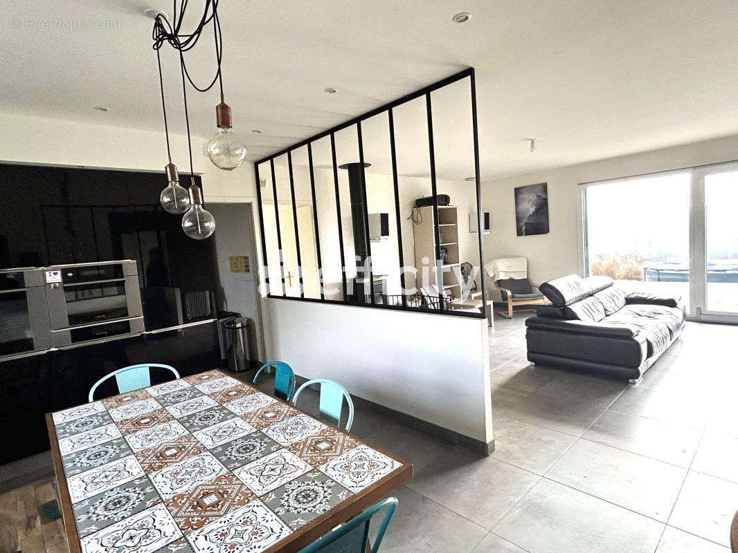 Maison 137 m² à Condac  - photo 4