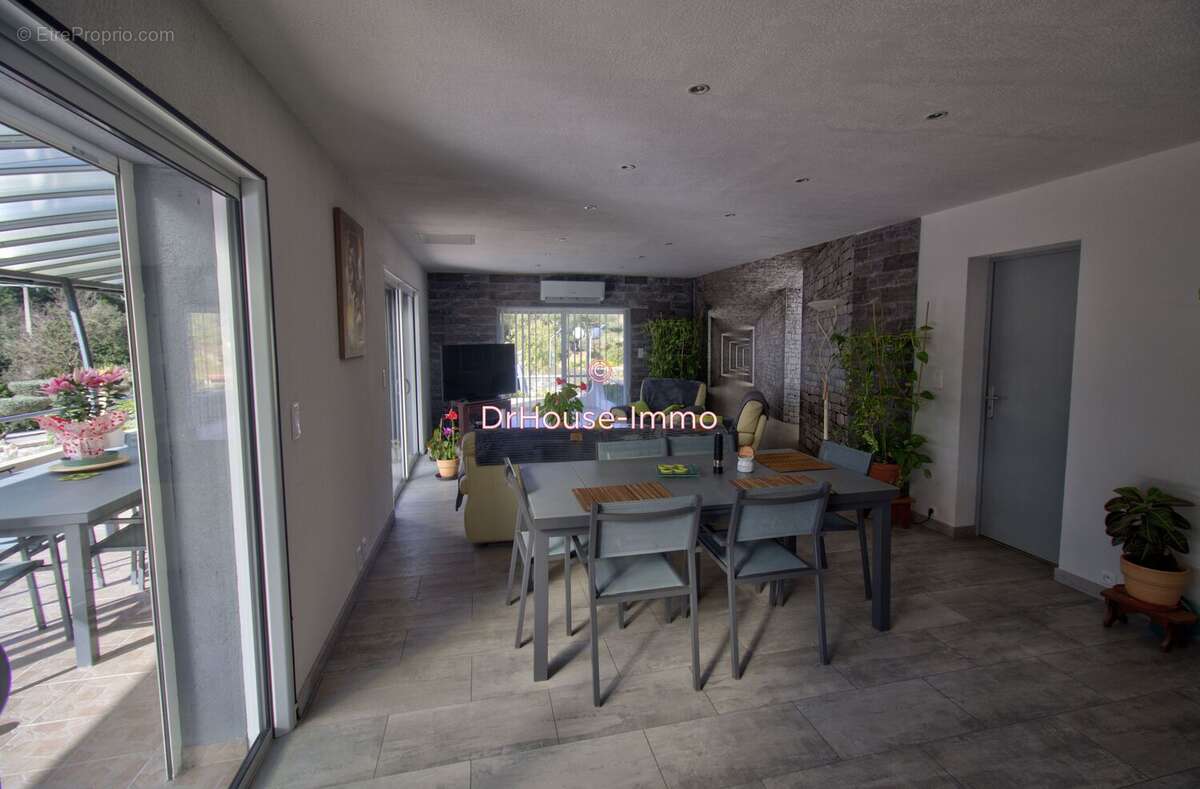 Maison à CUERS