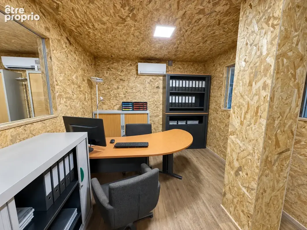 Local professionnel a usage d'entrepot - 400 m2 - photo 8