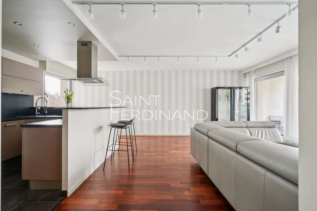 Appartement à NEUILLY-SUR-SEINE
