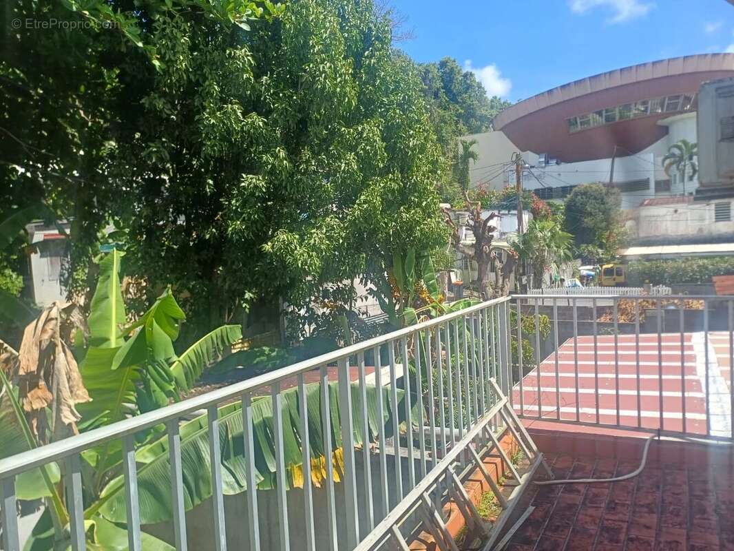 Maison à LES ABYMES