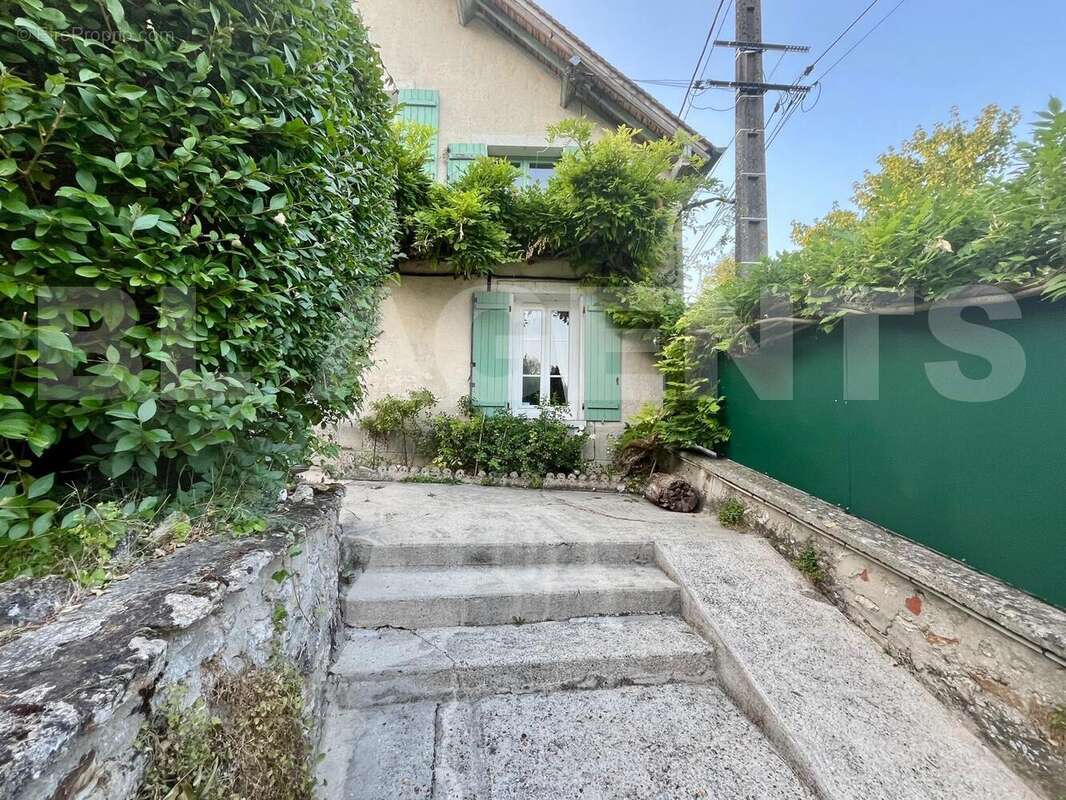 57ec06e6-bf65-4e0d-a49b-8703999aa306 - Maison à TIGEAUX