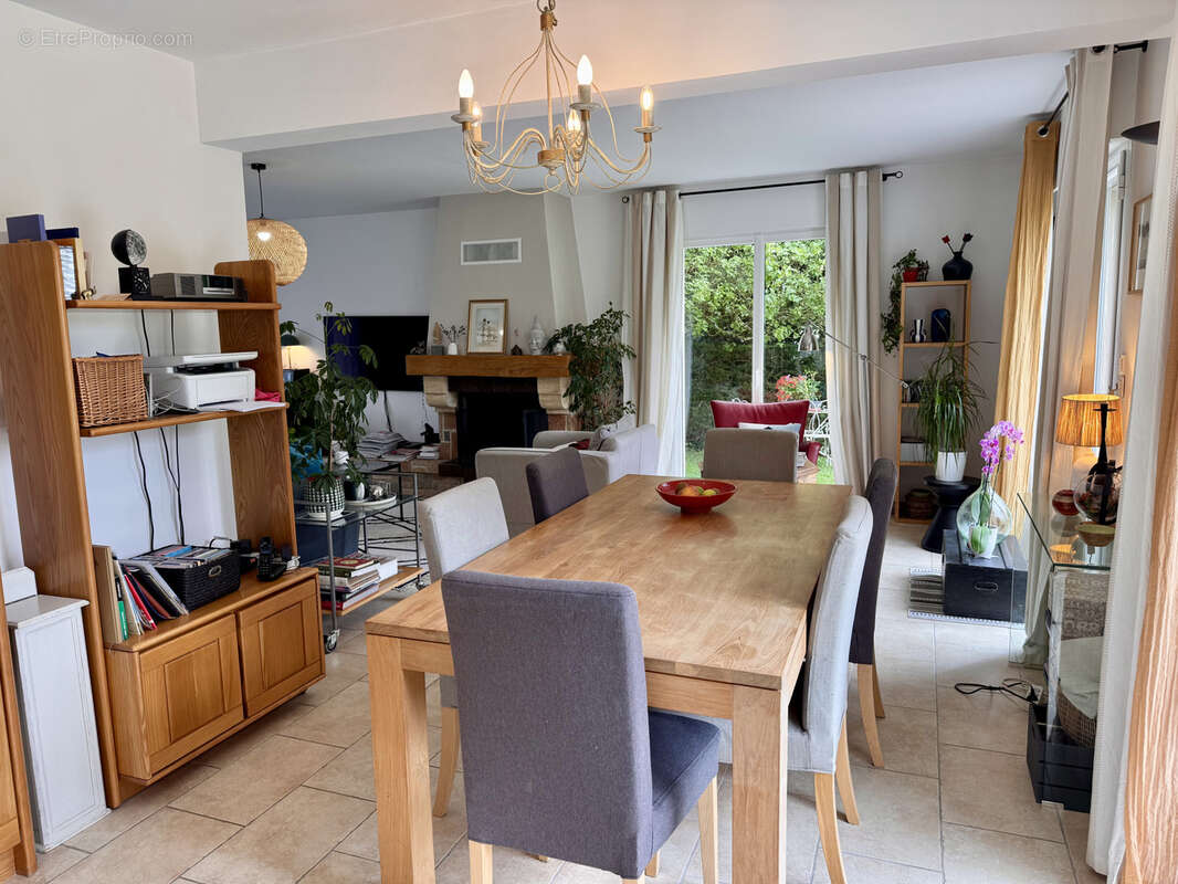 VERS-SUR-SELLE - Pavillon 185m2 7Chbs - Jardin - SS Complet - photo 4