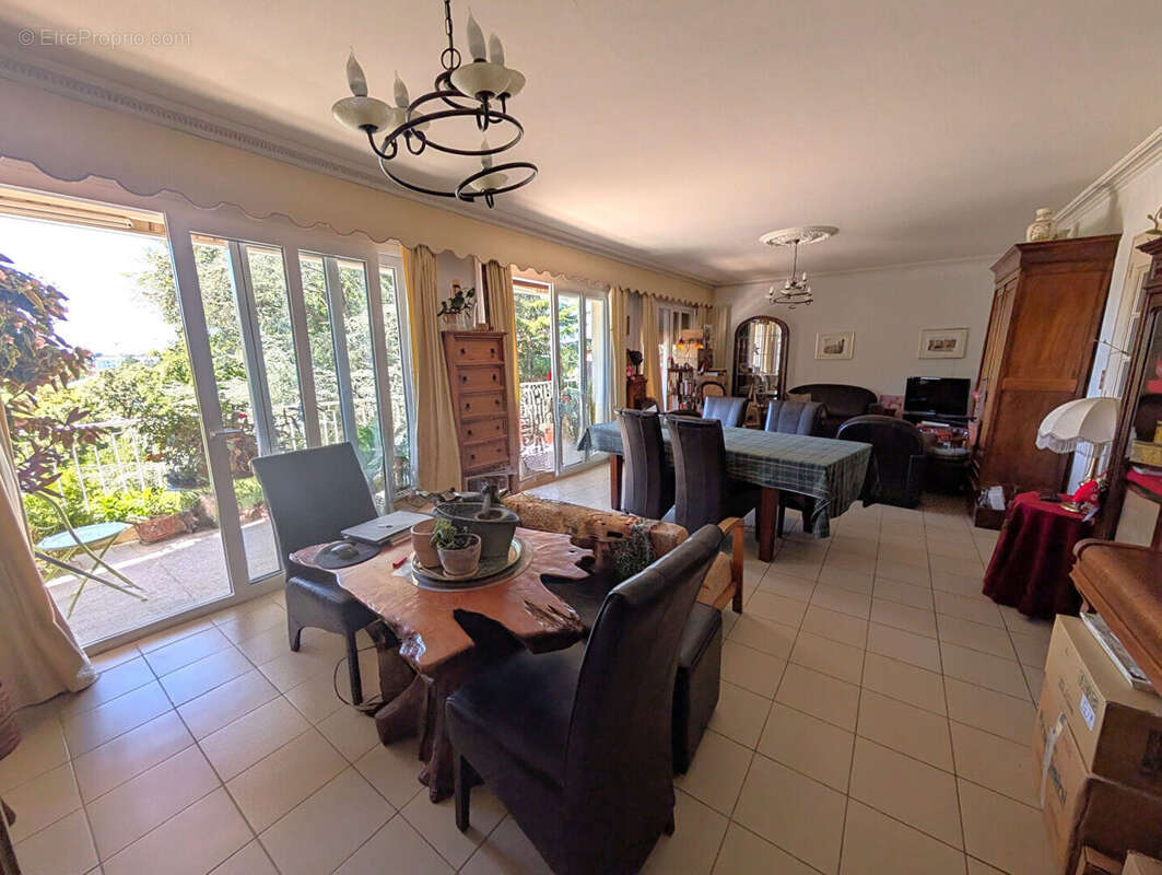 Appartement à AVRILLE