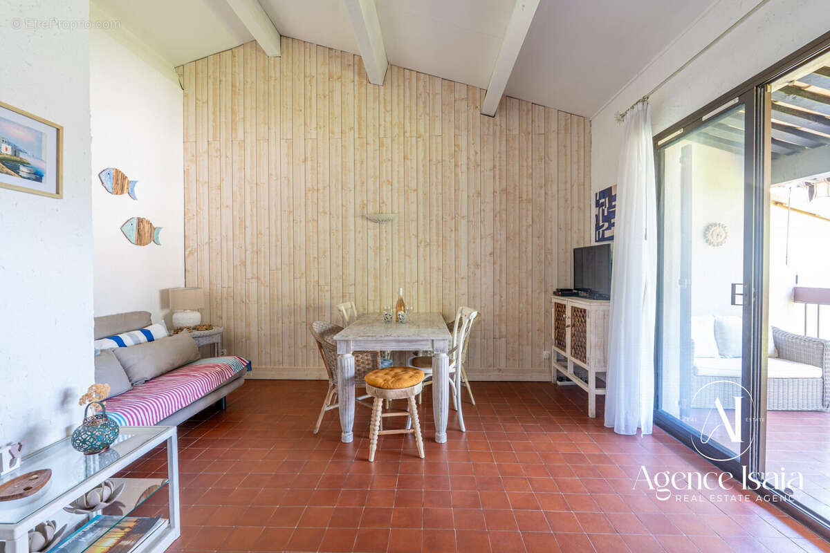 Appartement à LA CROIX-VALMER