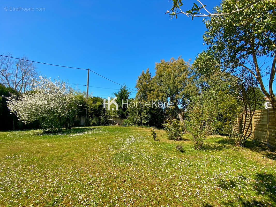 Terrain à MERIGNAC