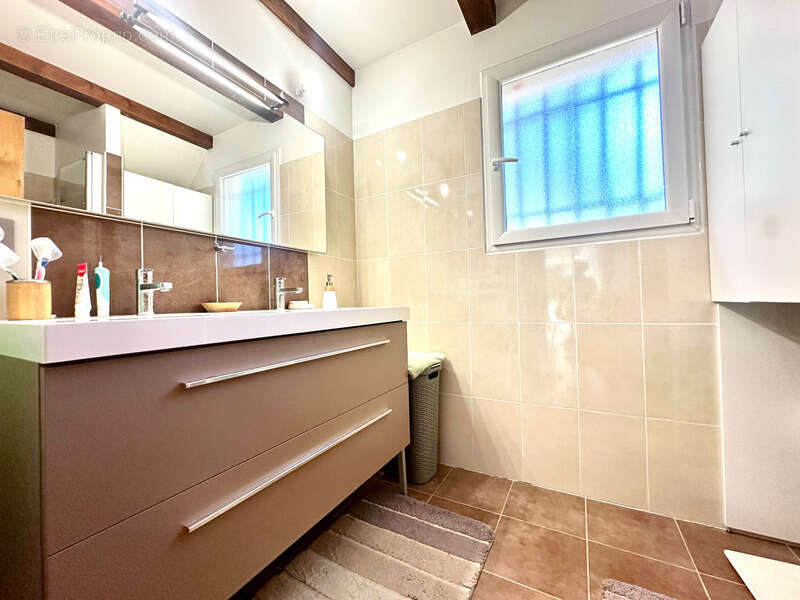 AIX EN PROVENCE LA DURANNE - Maison 159M2 -Double garage 80m2 -T3 50m2 - Terrain 1236m2 - photo 16