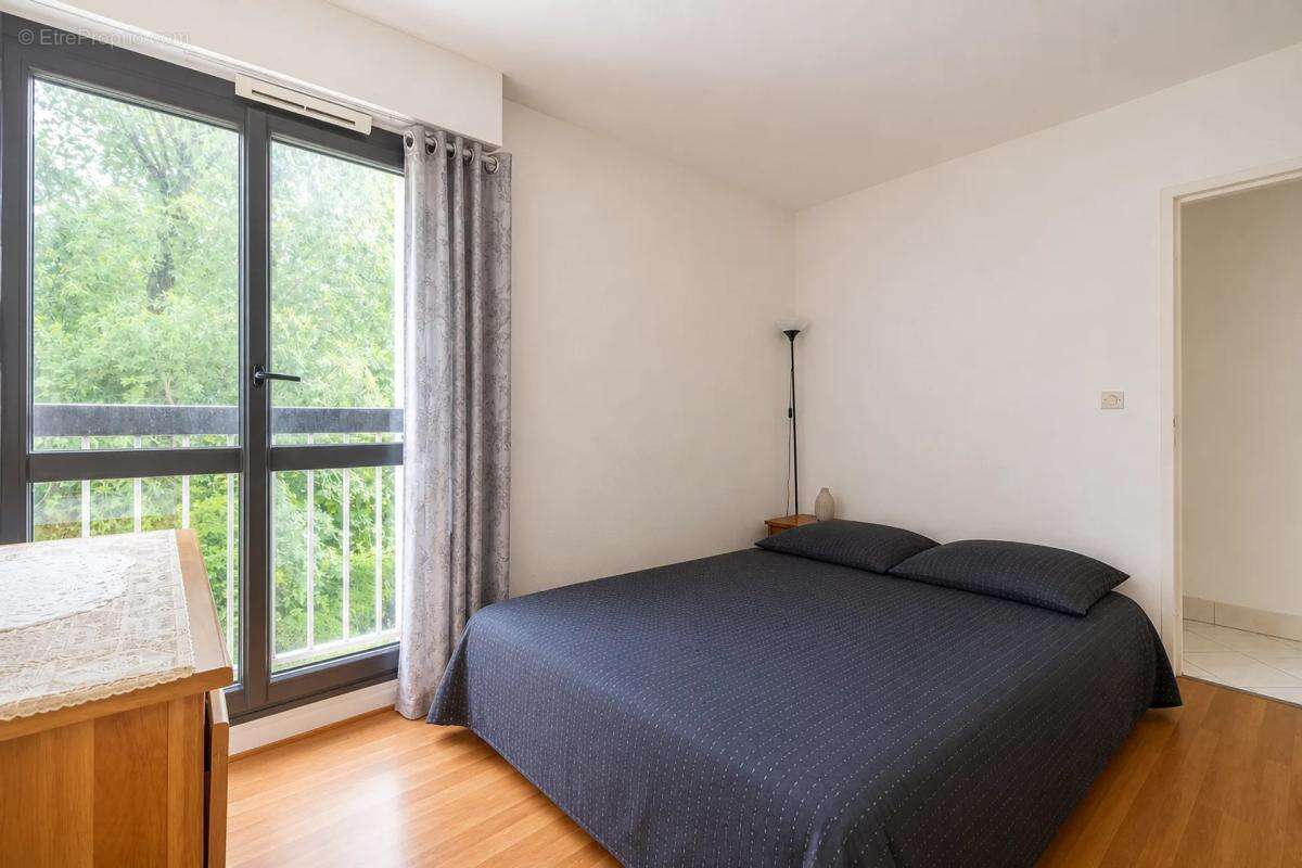 Appartement à LES CLAYES-SOUS-BOIS
