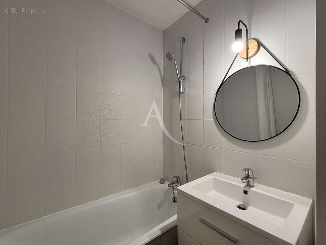 À vendre - Appartement T2 meublé au coeur de La Rochelle - Quartier Saint-Nicolas - photo 10