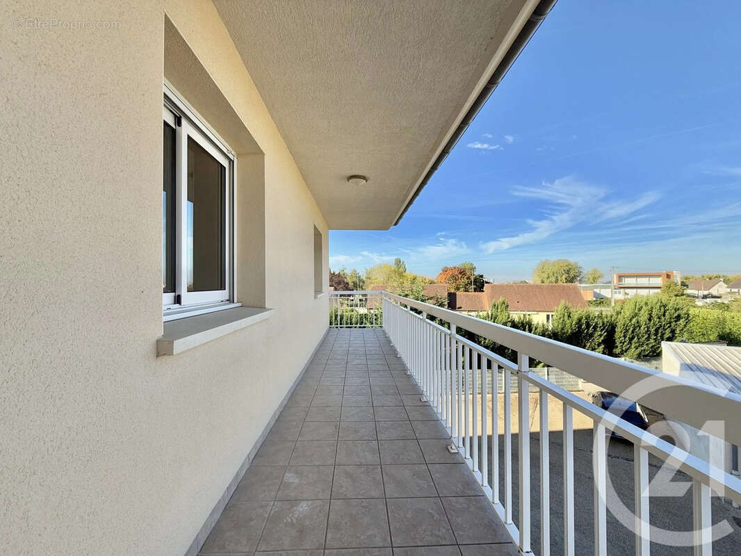 Appartement à YZEURE