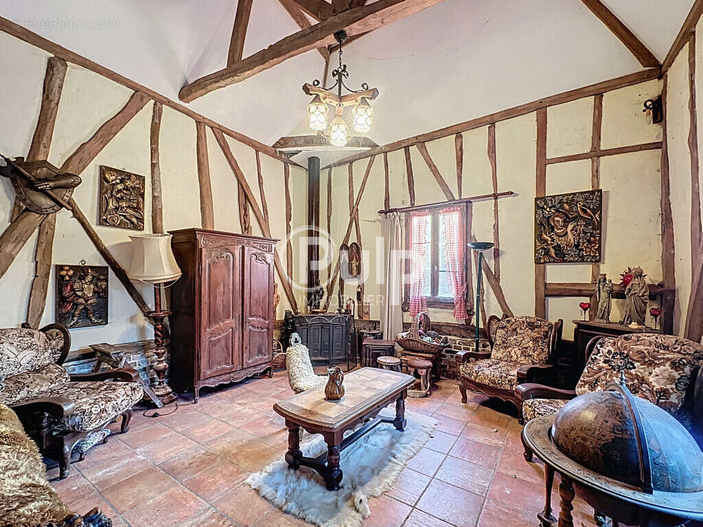 Maison à AUBROMETZ