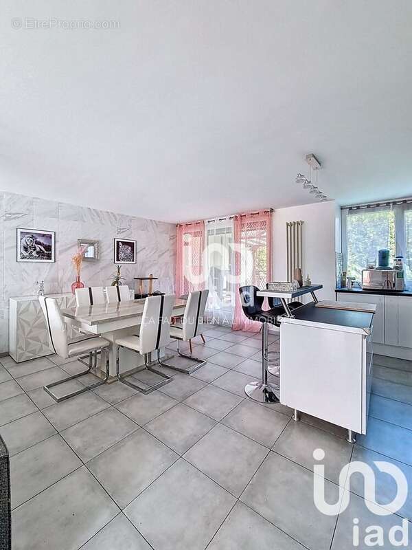 Photo 3 - Appartement à SAVIGNY-LE-TEMPLE