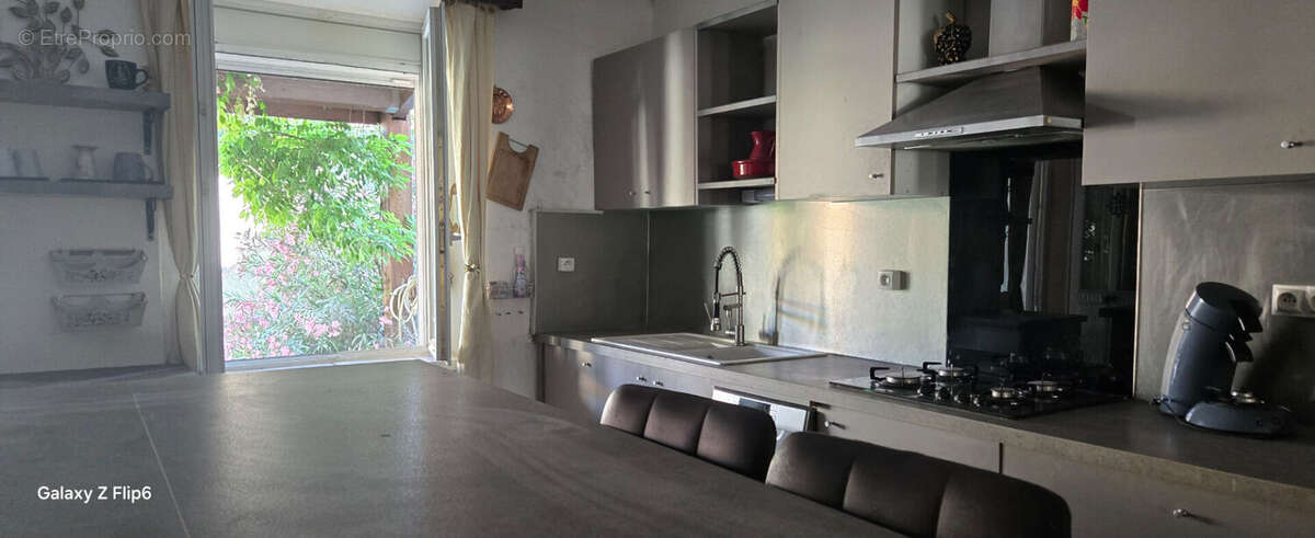Fabrezan  : grande maison  4 chambres et jardin - photo 2