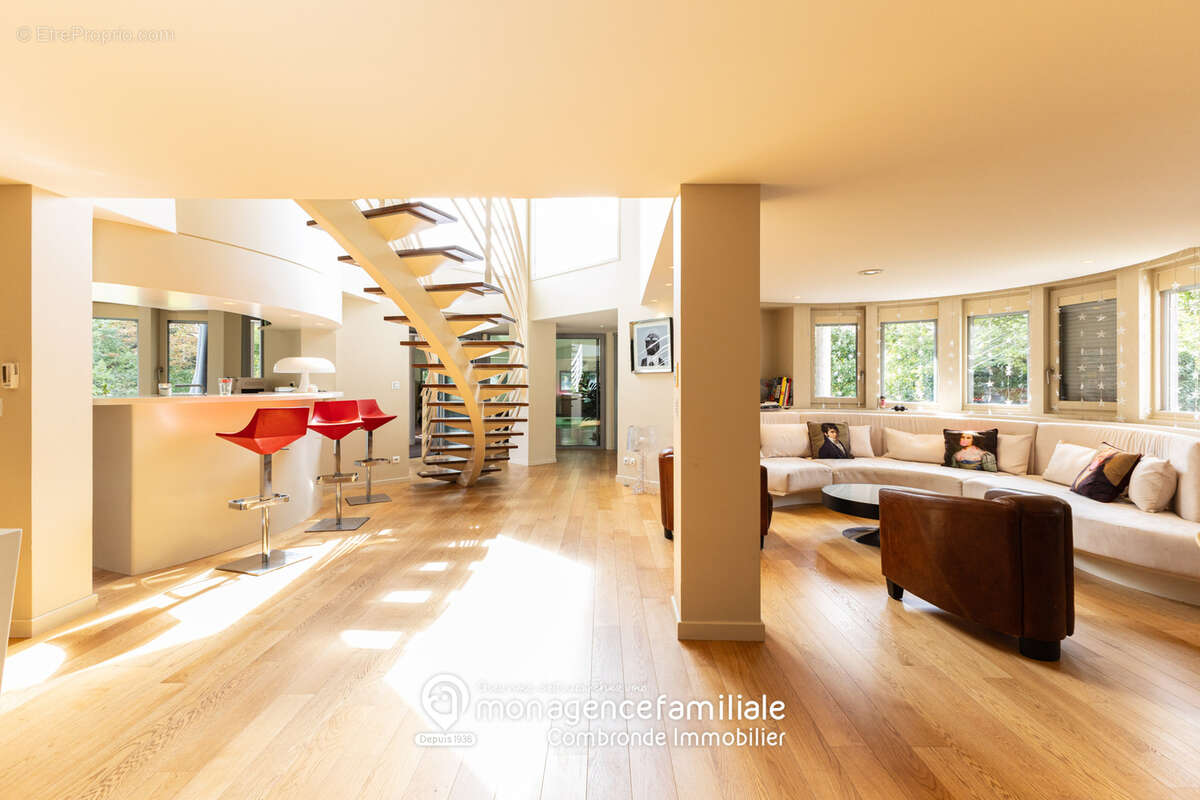 Grande villa 7 pièces sur 3000m2 de terrain - photo 2