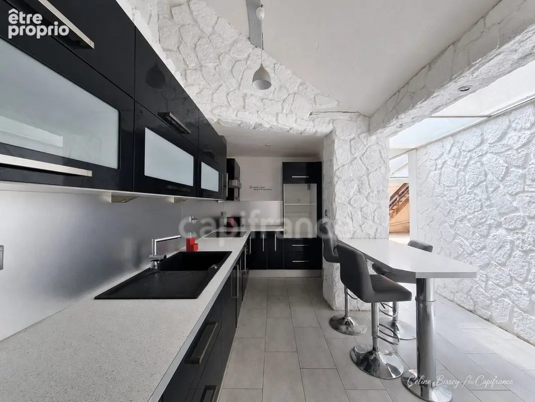 Maison de ville 228M2, 4 chambres, cour et terrasse - photo 3