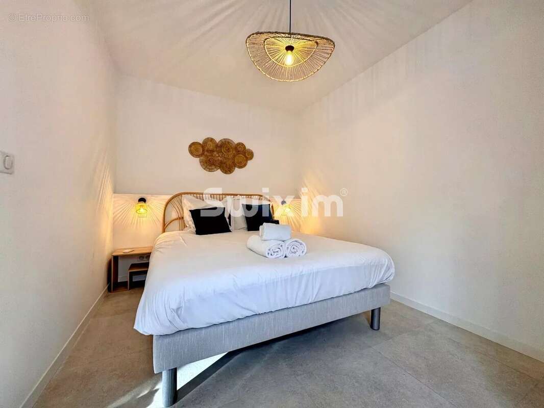 Maison entièrement rénovée à neuf dans un domaine très recherché avec piscine - photo 5