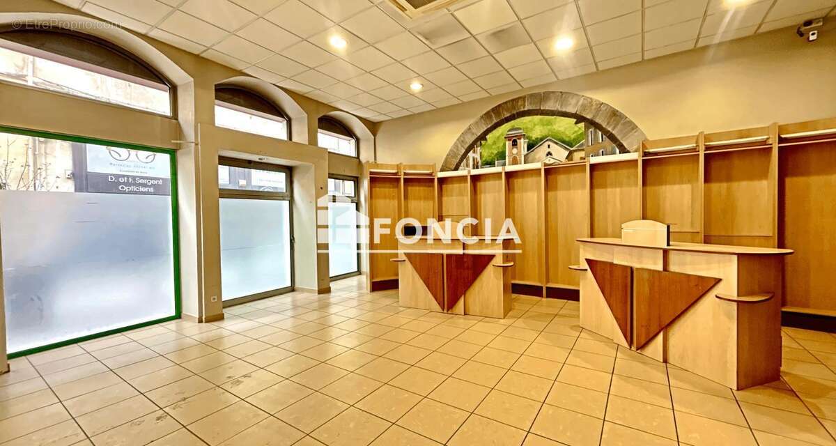 Local commercial de 190 m² - photo 2