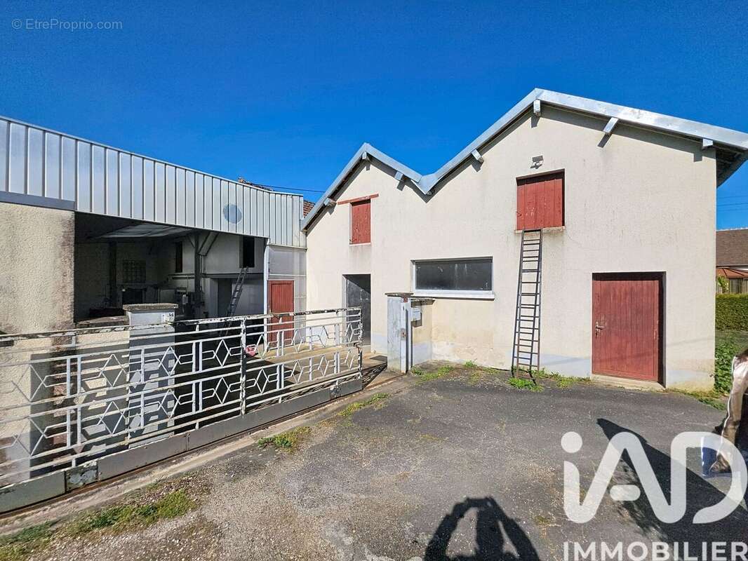 Photo 6 - Commerce à SANTRANGES