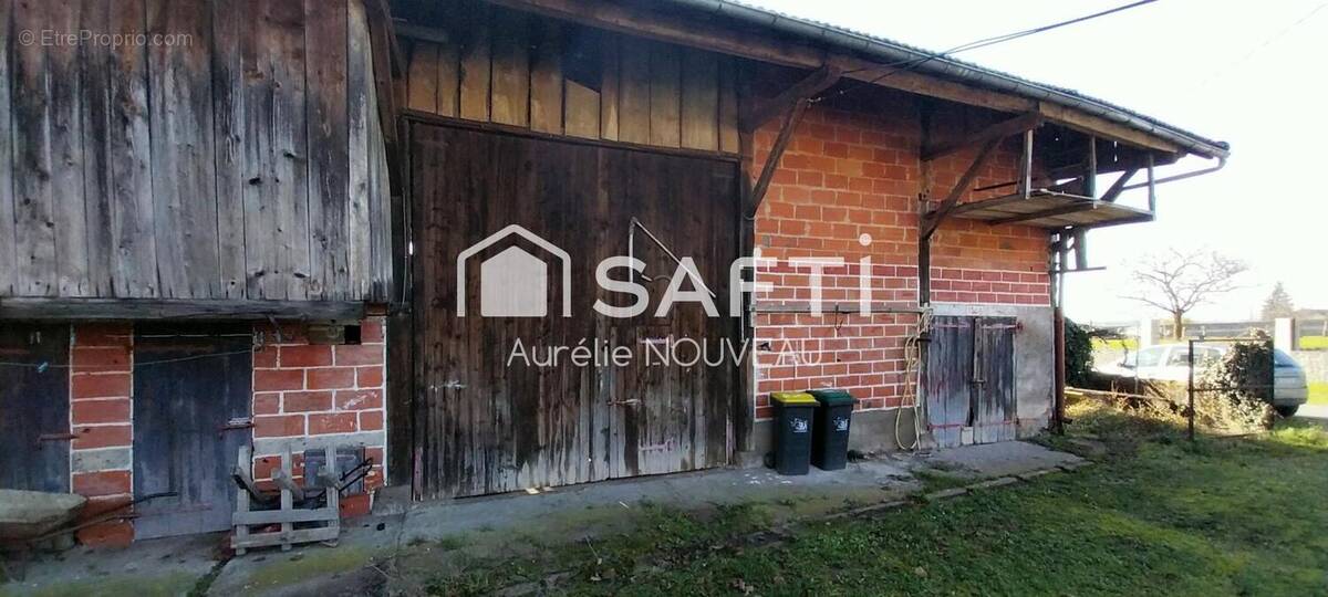 Photo 1 - Maison à SAINT-CLEMENT-DE-REGNAT