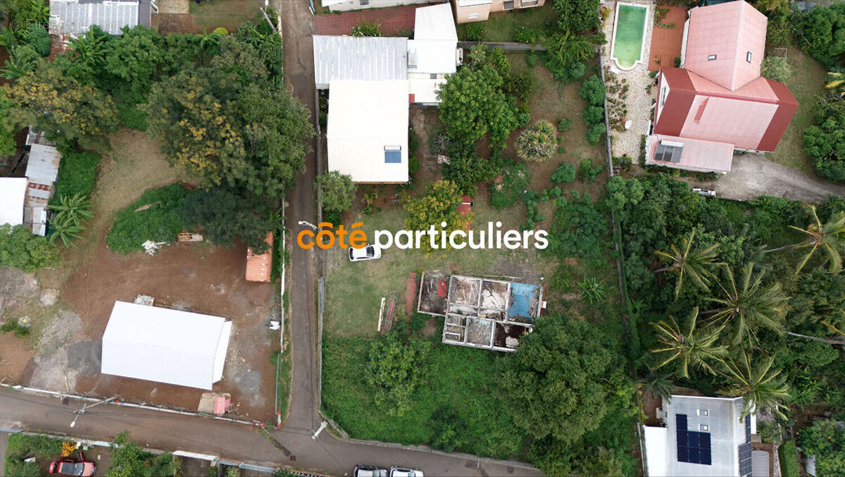 Terrain à SAINT-PIERRE